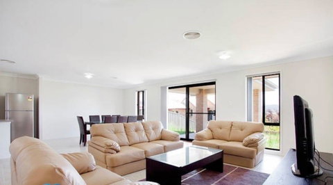 Jindabyne Executive - Accommodation Broome 5