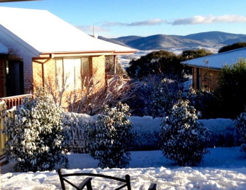 Jindabyne Executive - Accommodation Broome 10