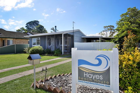 Hayes Beach House I Award Winner I 4 Mins To Beach - Accommodation Broome 22
