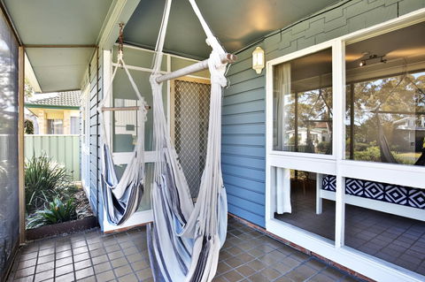 Hayes Beach House I Award Winner I 4 Mins To Beach - Accommodation Broome 16