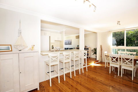 Hayes Beach House I Award Winner I 4 Mins To Beach - Accommodation Broome 11