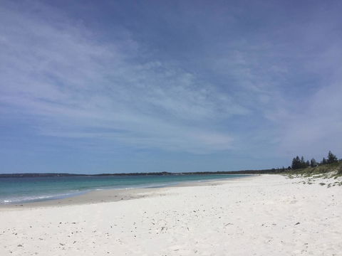 Hayes Beach House I Award Winner I 4 Mins To Beach - Accommodation Broome 20