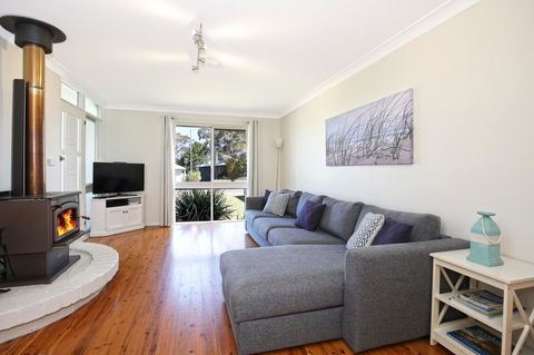 Hayes Beach House I Award Winner I 4 Mins To Beach - Accommodation Broome 2