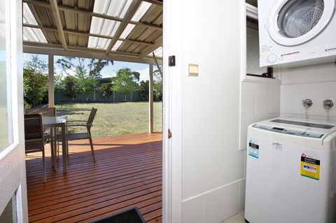 Hayes Beach House I Award Winner I 4 Mins To Beach - Accommodation Broome 15