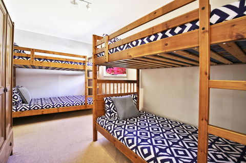 Hayes Beach House I Award Winner I 4 Mins To Beach - Accommodation Broome 10