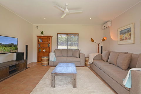 JE Guesthouse, Central To All The Hunter Valley Has To Offer - Accommodation Broome 3