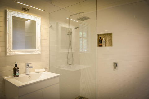 Arcadia - The Barn Cottage & Rosehill Cottage - Accommodation Broome 11