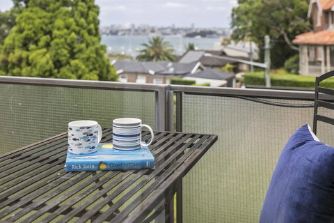 Summery, Spacious 4 Bed Home In Kurraba Point - Accommodation Broome 14