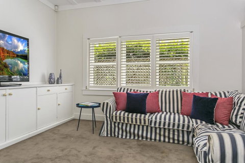Summery, Spacious 4 Bed Home In Kurraba Point - Accommodation Broome 12
