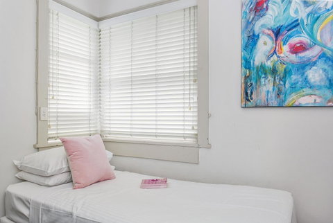 Summery, Spacious 4 Bed Home In Kurraba Point - Accommodation Broome 6