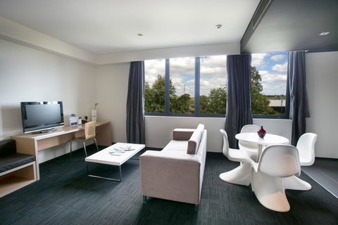 Alpha Hotel Eastern Creek - Accommodation Broome 12