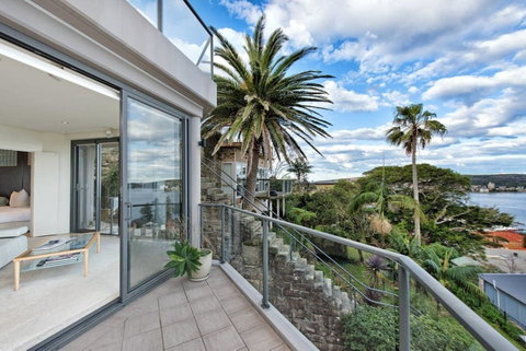 STUNNING MANLY VIEWS - Accommodation Broome 9