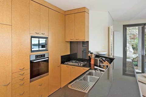 STUNNING MANLY VIEWS - Accommodation Broome 11