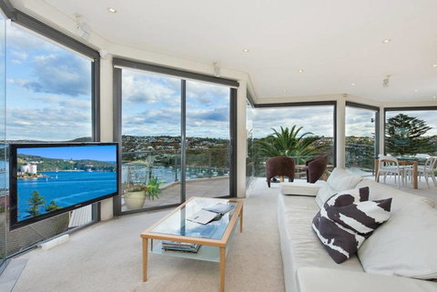 STUNNING MANLY VIEWS - Accommodation Broome 3