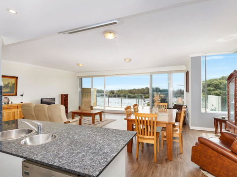 Regatta 13 - Accommodation Broome 9