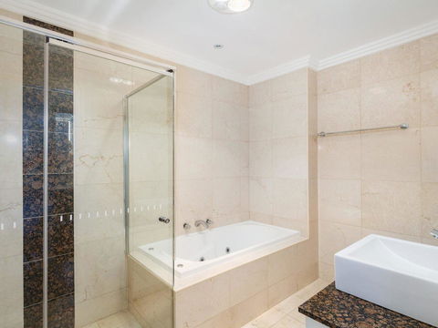 Regatta 13 - Accommodation Broome 6