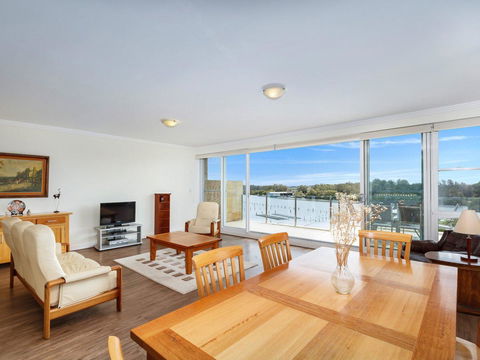 Regatta 13 - Accommodation Broome 5