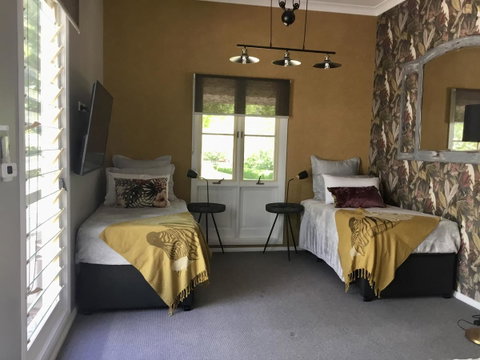 Chanticleer Gardens Barn Cottage With A Pool - Accommodation Broome 14