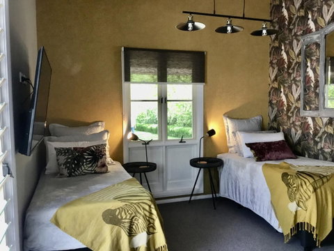 Chanticleer Gardens Barn Cottage With A Pool - Accommodation Broome 6