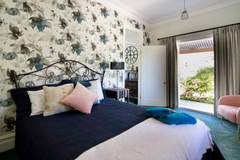 Chanticleer Gardens Barn Cottage With A Pool - Accommodation Broome 35