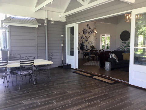 Chanticleer Gardens Barn Cottage With A Pool - Accommodation Broome 10
