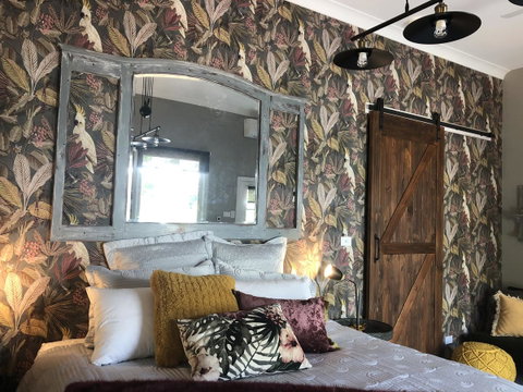 Chanticleer Gardens Barn Cottage With A Pool - Accommodation Broome 20