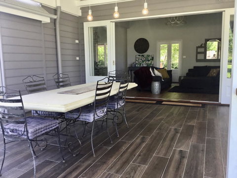 Chanticleer Gardens Barn Cottage With A Pool - Accommodation Broome 12