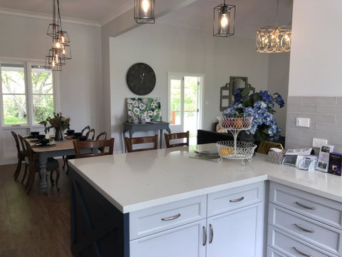 Chanticleer Gardens Barn Cottage With A Pool - Accommodation Broome 27