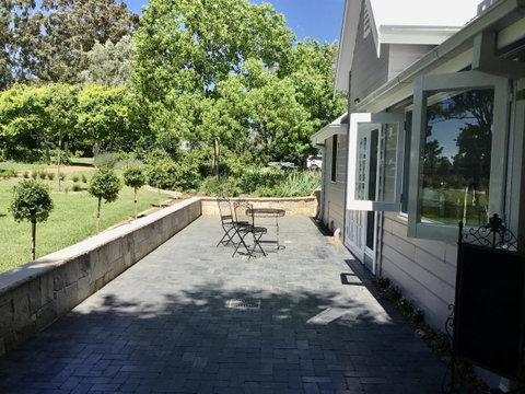 Chanticleer Gardens Barn Cottage With A Pool - Accommodation Broome 4