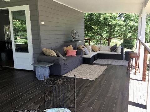 Chanticleer Gardens Barn Cottage With A Pool - Accommodation Broome 1