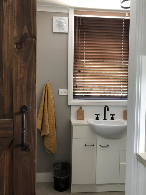 Chanticleer Gardens Barn Cottage With A Pool - Accommodation Broome 22
