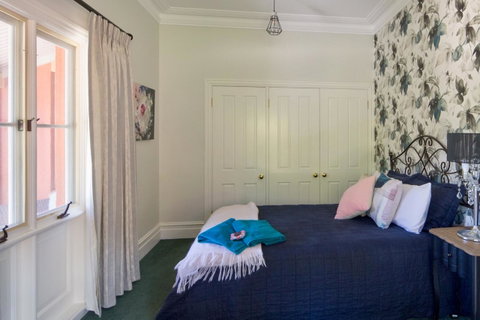 Chanticleer Gardens Barn Cottage With A Pool - Accommodation Broome 40