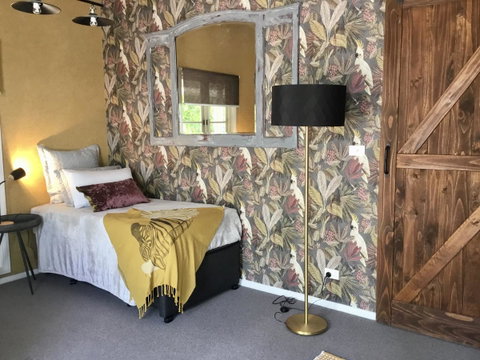 Chanticleer Gardens Barn Cottage With A Pool - Accommodation Broome 2