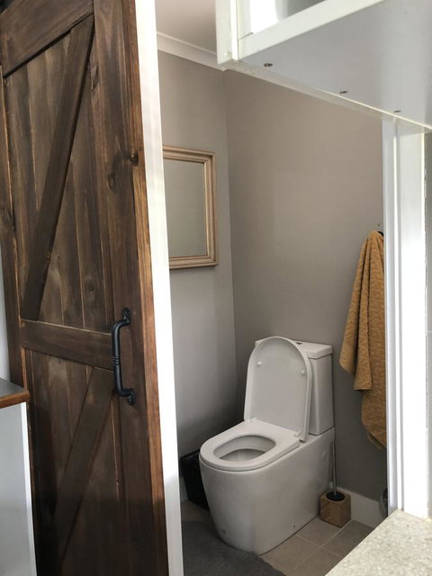 Chanticleer Gardens Barn Cottage With A Pool - Accommodation Broome 21