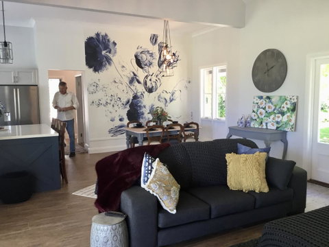 Chanticleer Gardens Barn Cottage With A Pool - Accommodation Broome 13