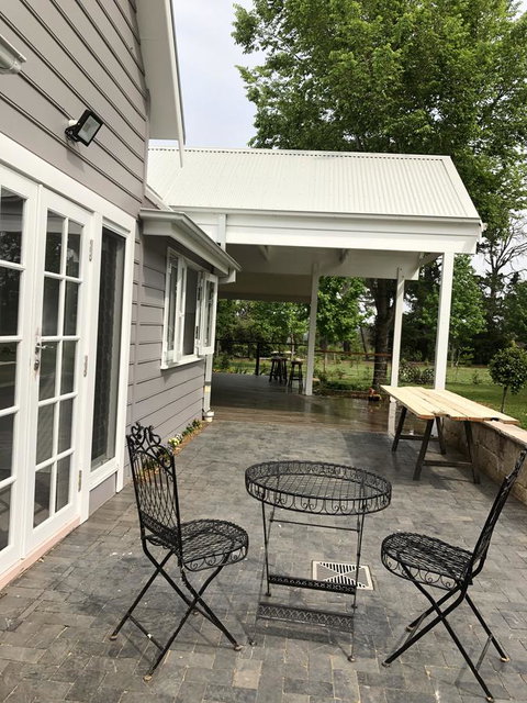 Chanticleer Gardens Barn Cottage With A Pool - Accommodation Broome 25