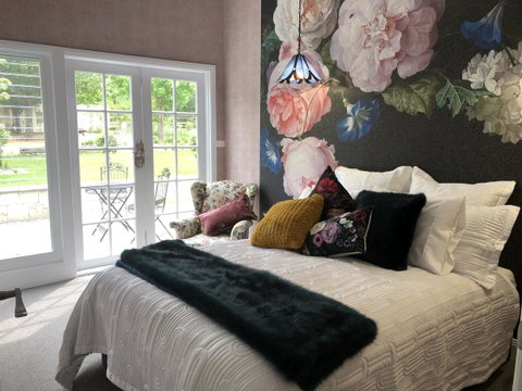 Chanticleer Gardens Barn Cottage With A Pool - Accommodation Broome 0