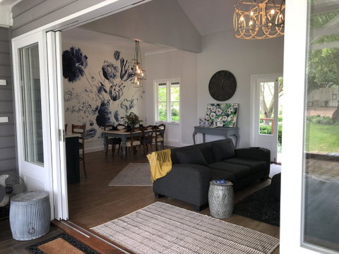 Chanticleer Gardens Barn Cottage With A Pool - Accommodation Broome 28