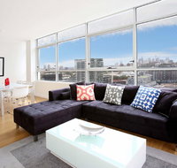 Gadigal Groove - Modern and Bright 3BR Executive Apartment in Zetland with Views - Accommodation Broome