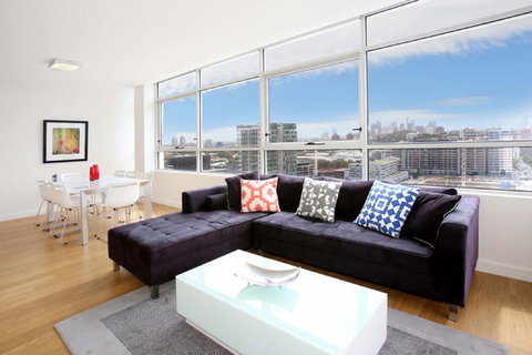 Gadigal Groove - Modern And Bright 3BR Executive Apartment In Zetland With Views - Accommodation Broome 0