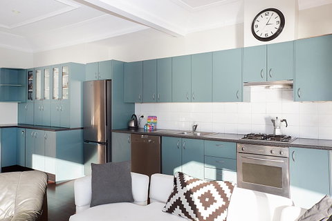 Art Deco Apartment With Breathtaking Water Views - Accommodation Broome 4