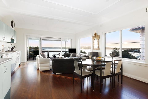 Art Deco Apartment With Breathtaking Water Views - Accommodation Broome 6