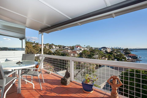 Art Deco Apartment With Breathtaking Water Views - Accommodation Broome 12