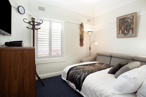 Art Deco Apartment With Breathtaking Water Views - Accommodation Broome 9