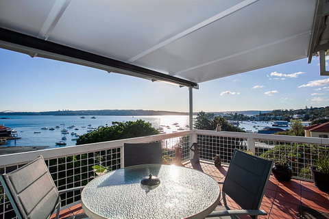 Art Deco Apartment With Breathtaking Water Views - Accommodation Broome 3