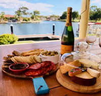 Canal Elegance In Yunderup - Accommodation Broome