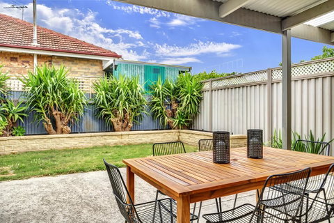 Character Home - Easy Tram To City - Accommodation Broome 3