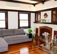 Charming  Cosy Home With City Views - Accommodation Broome