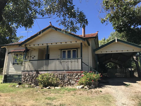 Cherry Blossom Cottage - Beechworth-Getaways - Accommodation Broome 0