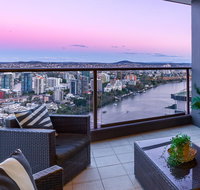 City Sky Home in Africa - River  Story Bridge Views - Accommodation Broome